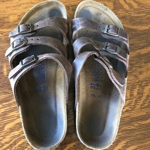 Brown 3 strap Birkenstock’s